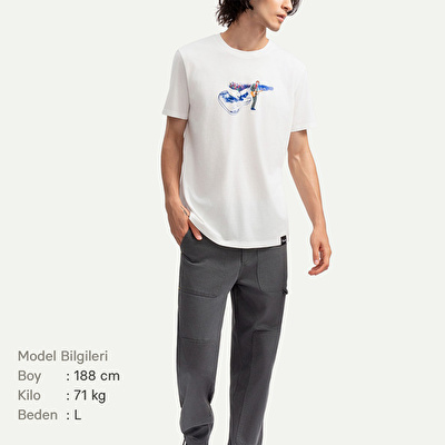 KAFT X FENDER X ZUHAL Lead Time - Off White - Tasarım T-Shirt - Unisex